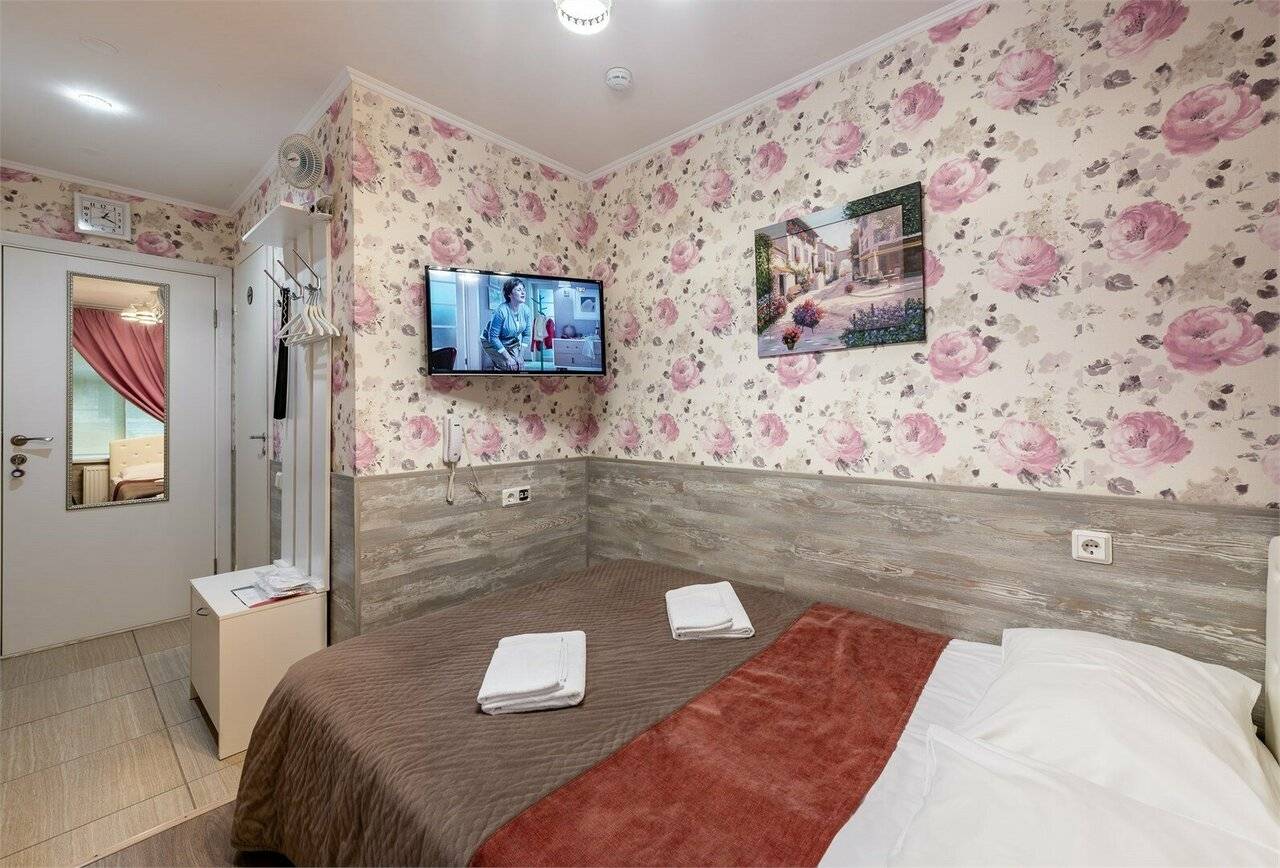 Фотографии номера Стандарт с одной двуспальной кроватью Плюс в Гостинице Арт Авеню Санкт-Петербург