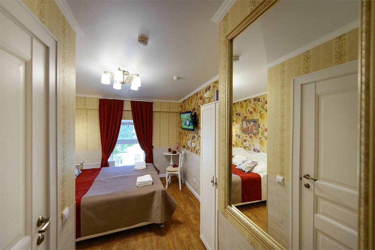 Фотографии номера Улучшенный Двухместный (одна двуспальная или две односпальных кровати) в Гостинице Арт Авеню Санкт-Петербург